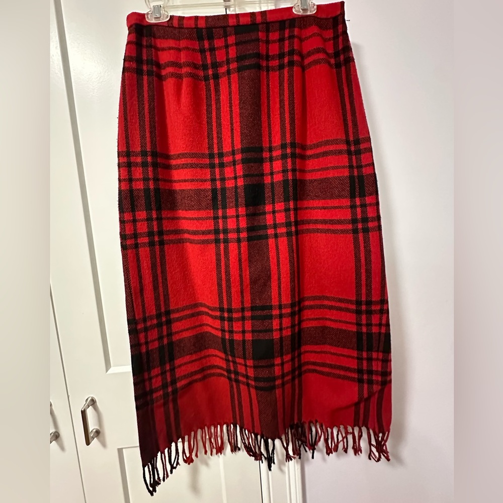 Vintage women’s Nouveaux red plaid midi skirt wool blend with fringe, size 12